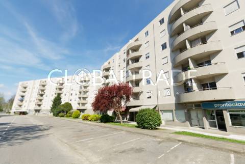 Apartamento T2 Equipado & Mobilado em Fânzeres