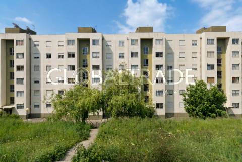 Apartamento T2 Equipado & Mobilado em Fânzeres