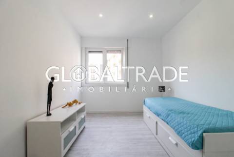 Apartamento T2 Renovado em Valbom