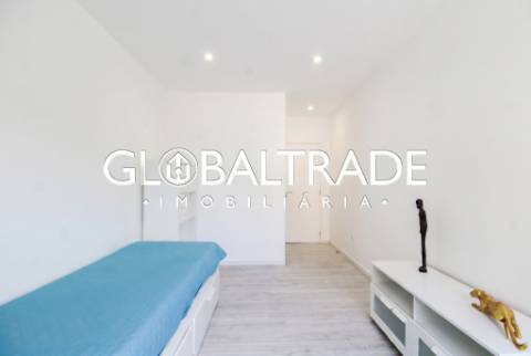Apartamento T2 Renovado em Valbom