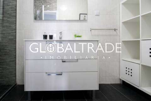 Apartamento T2 Renovado em Valbom