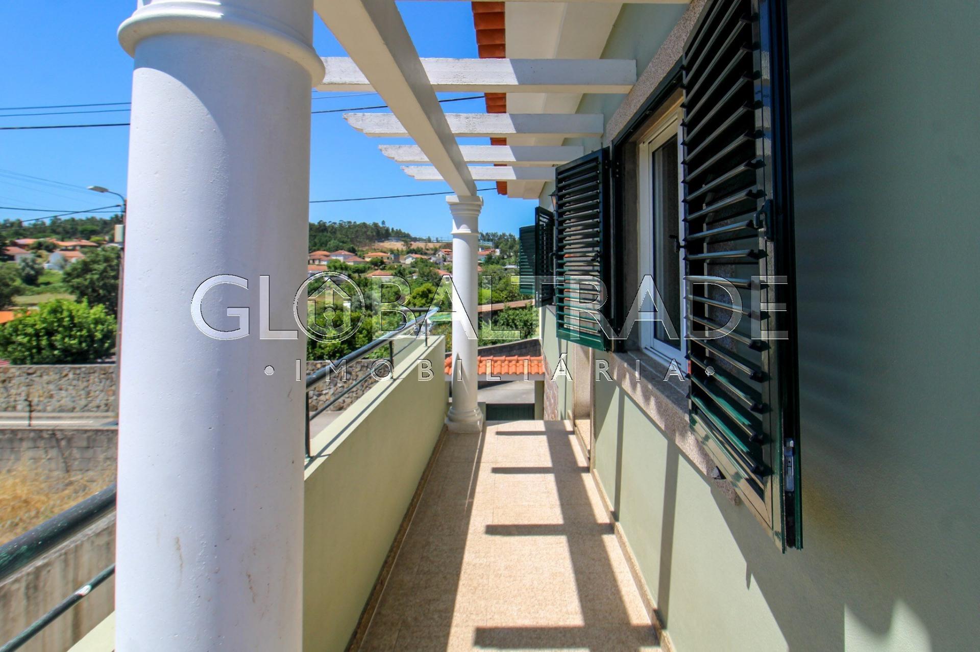 Moradia T2 com Terraço em Foz do Sousa - Gens