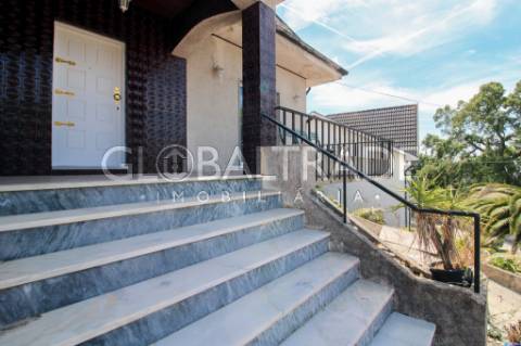 Moradia Independente T5 em Baguim do Monte