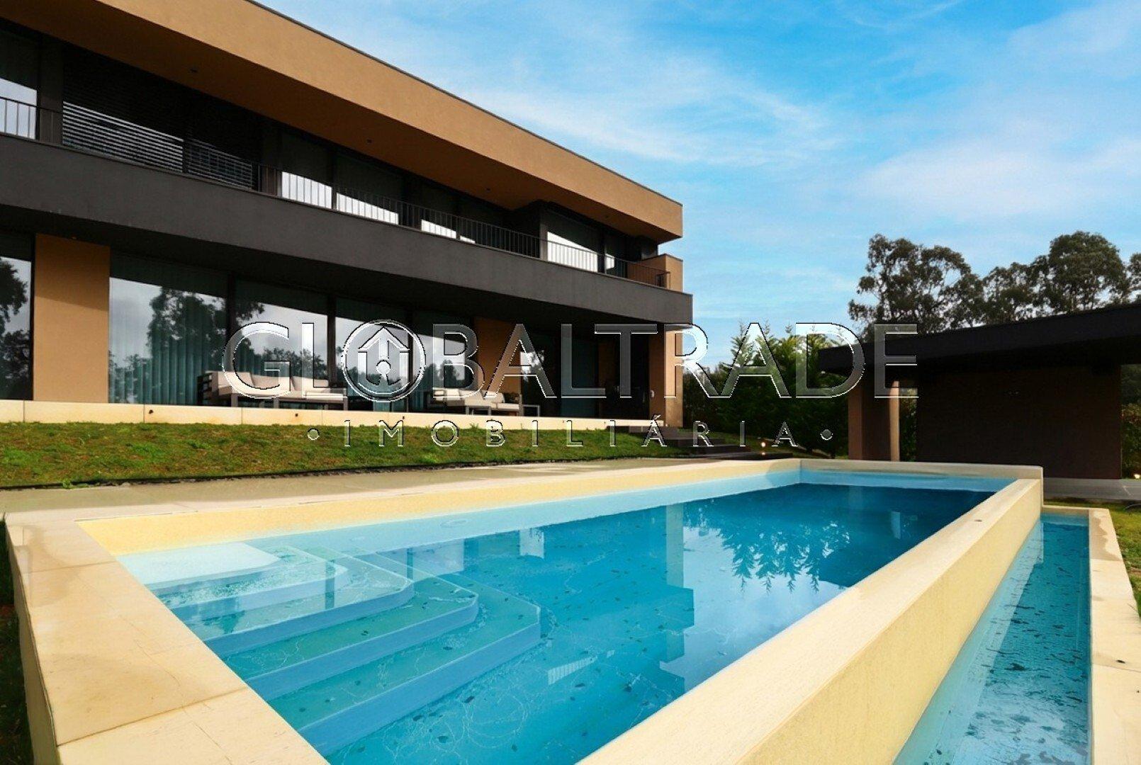 Moradia T5 com Piscina Privativa na Quinta das Luzes – Jovim