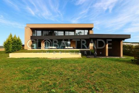 Moradia T5 com Piscina Privativa na Quinta das Luzes – Jovim