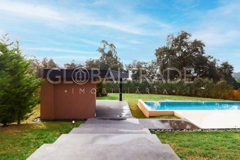 Moradia T5 com Piscina Privativa na Quinta das Luzes – Jovim