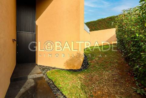 Moradia T5 com Piscina Privativa na Quinta das Luzes – Jovim