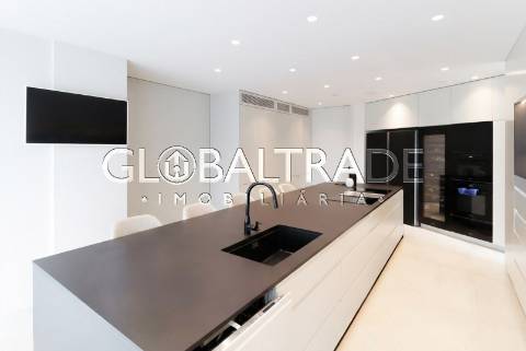 Moradia T5 com Piscina Privativa na Quinta das Luzes – Jovim