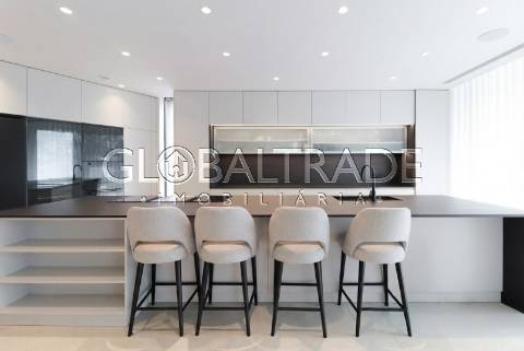 Moradia T5 com Piscina Privativa na Quinta das Luzes – Jovim