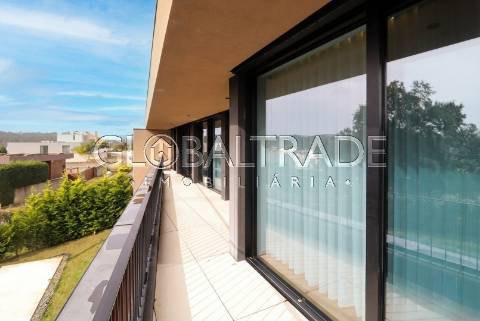 Moradia T5 com Piscina Privativa na Quinta das Luzes – Jovim