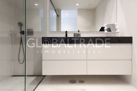 Moradia T5 com Piscina Privativa na Quinta das Luzes – Jovim
