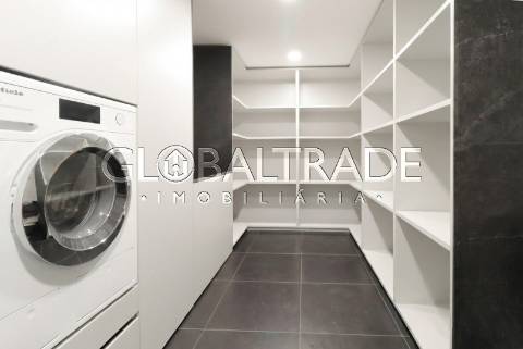 Moradia T5 com Piscina Privativa na Quinta das Luzes – Jovim