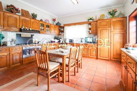 Moradia Independente T4 com Excelente Área Exterior em Oliveira de Azeméis