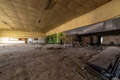 Armazém T6 Venda em Alcanhões,Santarém