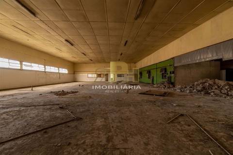 Armazém T6 Venda em Alcanhões,Santarém