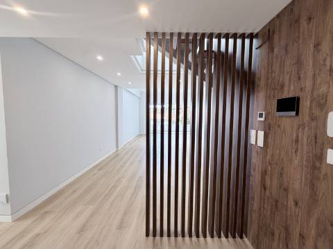 Apartamento T3+1 Centro de Carcavelos