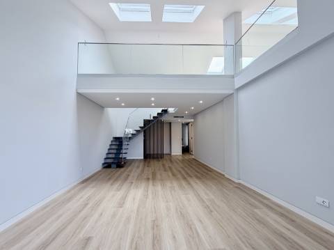 Apartamento T3+1 Centro de Carcavelos