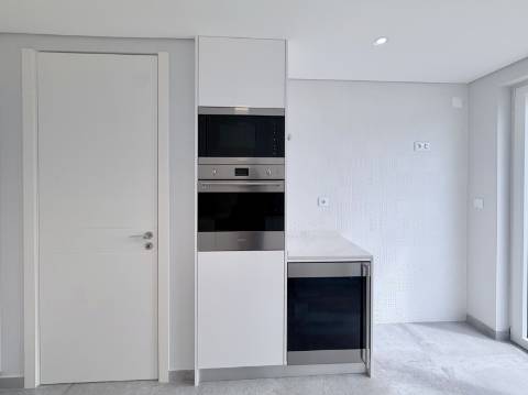 Apartamento T3+1 Centro de Carcavelos