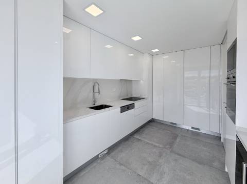 Apartamento T3+1 Centro de Carcavelos