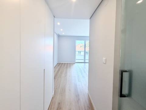 Apartamento T3+1 Centro de Carcavelos