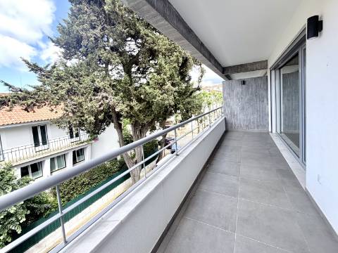 Apartamento T3+1 Centro de Carcavelos