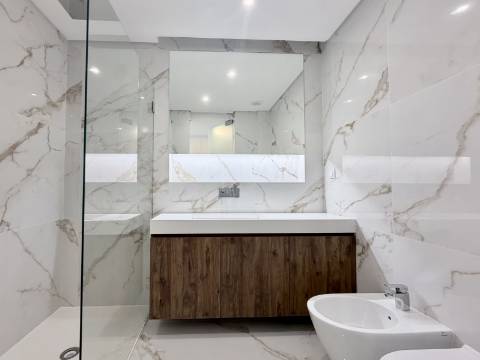 Apartamento T3+1 Centro de Carcavelos