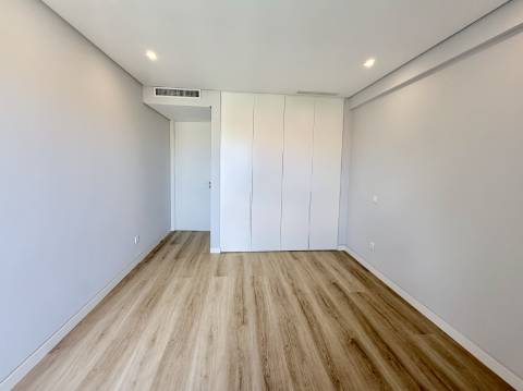 Apartamento T3+1 Centro de Carcavelos
