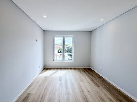 Apartamento T3+1 Centro de Carcavelos