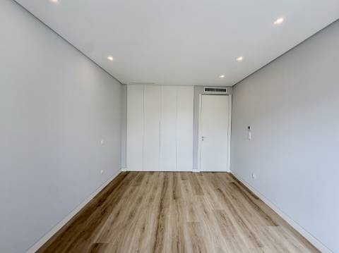 Apartamento T3+1 Centro de Carcavelos