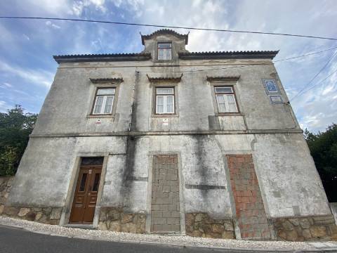 Chalet com vista mar no Estoril, tem projeto de arquitectura aprovado