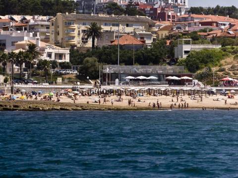 Chalet com vista mar no Estoril, tem projeto de arquitectura aprovado