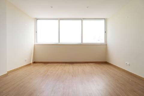 Apartamento T4 totalmente renovado na Pampilheira, Cascais