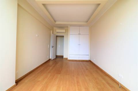 Apartamento T4 totalmente renovado na Pampilheira, Cascais