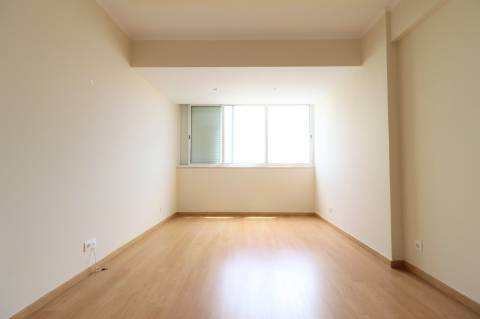 Apartamento T4 totalmente renovado na Pampilheira, Cascais