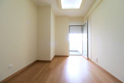 Apartamento T4 totalmente renovado na Pampilheira, Cascais