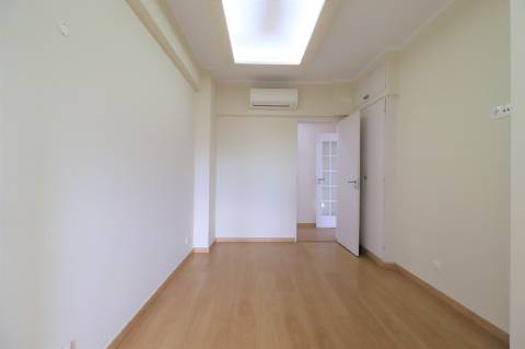 Apartamento T4 totalmente renovado na Pampilheira, Cascais