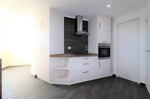 Apartamento T4 totalmente renovado na Pampilheira, Cascais
