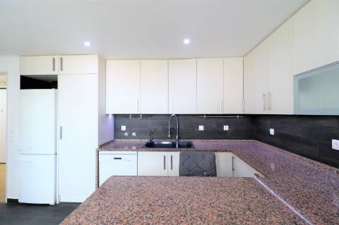 Apartamento T4 totalmente renovado na Pampilheira, Cascais
