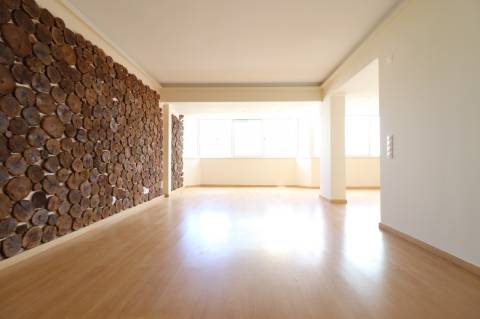 Apartamento T4 totalmente renovado na Pampilheira, Cascais