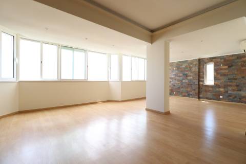 Apartamento T4 totalmente renovado na Pampilheira, Cascais