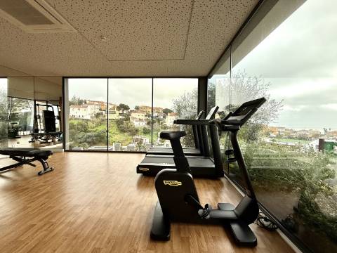Apartamento T4 com jardim privativo de alto padrão no Estoril