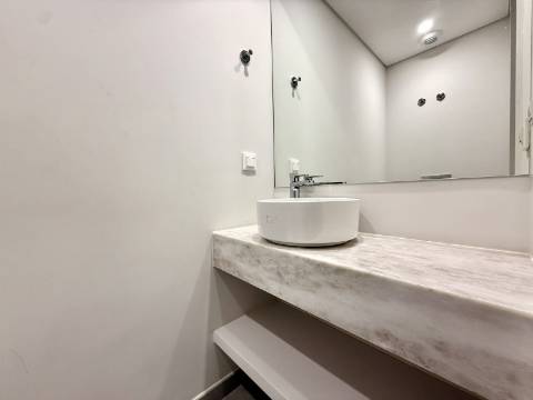 Apartamento T4 com jardim privativo de alto padrão no Estoril