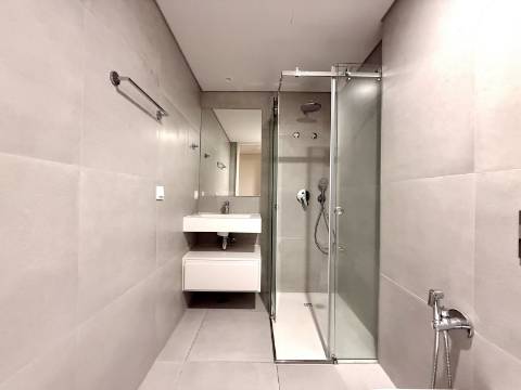 Apartamento T4 com jardim privativo de alto padrão no Estoril