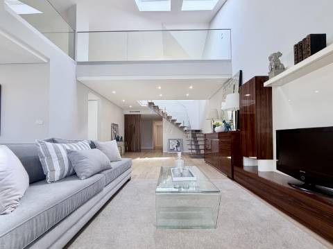Apartamento T3+1 Centro de Carcavelos
