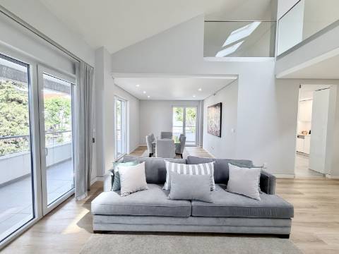 Apartamento T3+1 Centro de Carcavelos