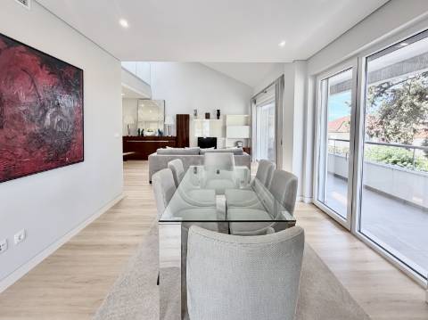 Apartamento T3+1 Centro de Carcavelos