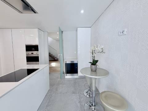 Apartamento T3+1 Centro de Carcavelos