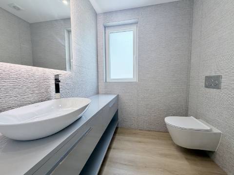 Apartamento T3+1 Centro de Carcavelos