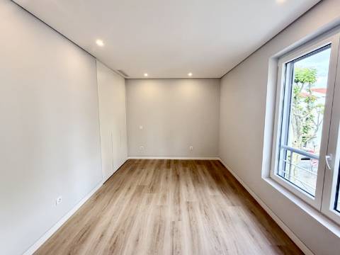 Apartamento T3+1 Centro de Carcavelos