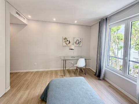 Apartamento T3+1 Centro de Carcavelos